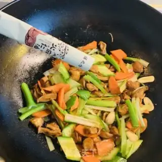 Make Pyramid shrimp fried mushrooms step 5