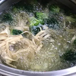 Make Spicy mushroom chicken line step 10