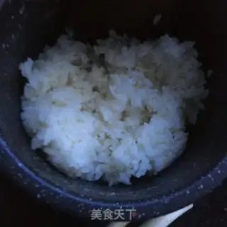 Make Little fresh egg fried rice step 1