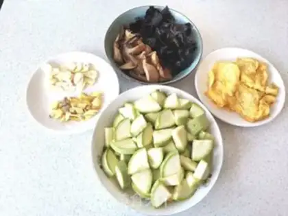 Make Pythroids fried abalone mushrooms step 0