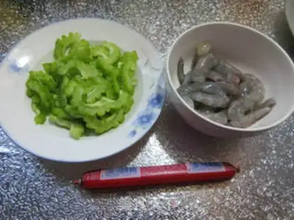 Make The ham, the shrimp, the bitter melon step 0