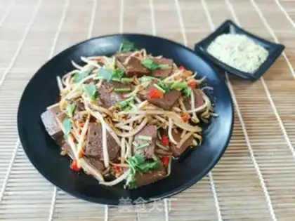 Make Pyramid green bean sprouts and duck blood step 2