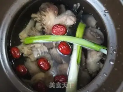 Make The chicken soup step 2