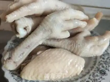 Make Spicy chicken wings, chicken claws step 17