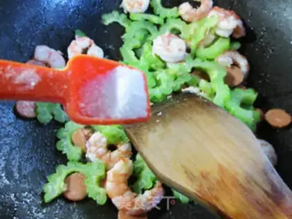 Make The ham, the shrimp, the bitter melon step 7