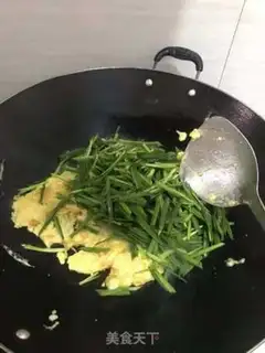 Make Scrambled eggs step 2