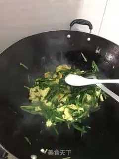 Make Scrambled eggs step 3