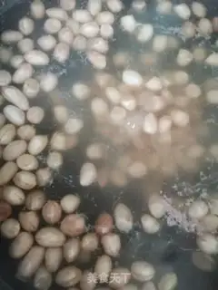 Make Home-based water boils five-smelt peanuts step 2