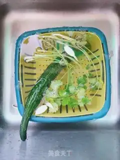 Make Peanut cucumber step 1