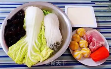 Make Pork cabbage sea urchins tofu fan soup step 0