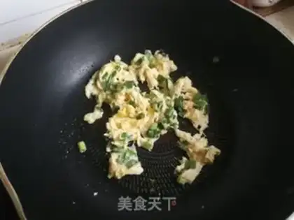 Make Garlic fried eggs step 4