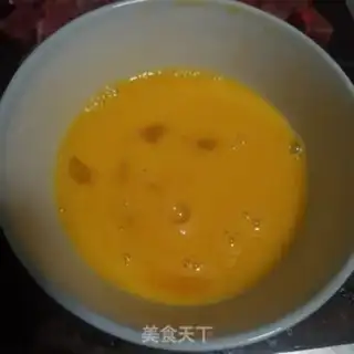 Make Sodium tomato fried eggs step 1