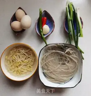 Make Eggs and powder step 0