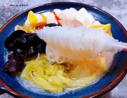 Make Pork cabbage sea urchins tofu fan soup step 11