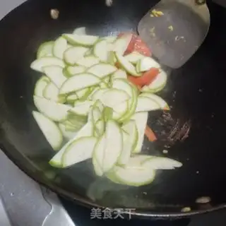 Make Sodium tomato fried eggs step 4