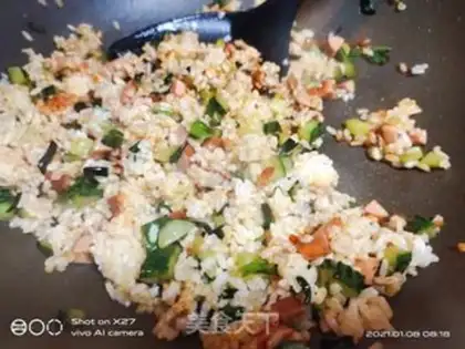 Make Ham sausage cucumber rice step 4