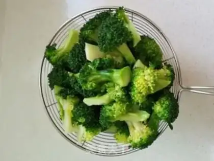 Make Garlic broccoli step 5