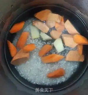 Make Carrots, potatoes, rice congee step 2