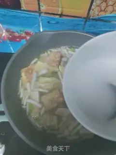 Make Seafood mushroom egg dumpling soup step 11