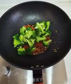 Make Garlic broccoli step 9