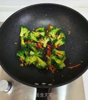 Make Garlic broccoli step 10