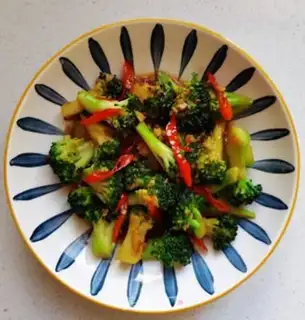 Make Garlic broccoli step 11
