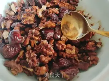 Make Red dates steaming walnuts step 11
