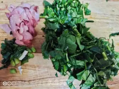Make Scrawny spinach step 1