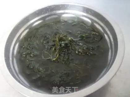 Make Golden mushrooms mixed with seaweed step 0