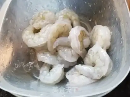 Make Seafood tomato pasta step 2