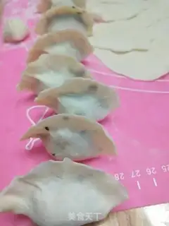 Make Frozen celery pork dumplings step 6