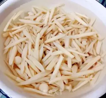 Make White mascara, sauerkraut, bean-curd soup step 2