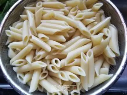 Make Seafood tomato pasta step 8