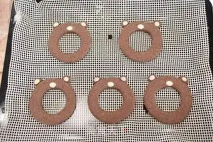Make Black Mac Donut Bear step 16