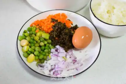 Make Five-coloured fried rice and mariko soup step 1