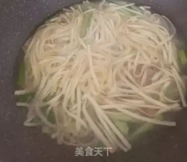 Make cucumber shrimp corn noodles step 5