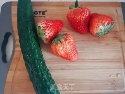 Make Strawberry fruit plate step 0