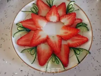 Make Strawberry fruit plate step 6