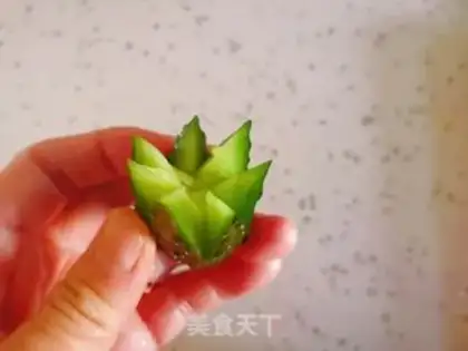 Make Strawberry fruit plate step 7