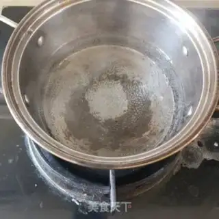 Make Red sugar and egg stew step 1