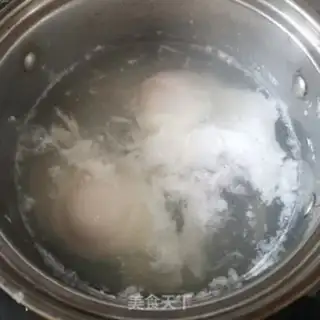 Make Red sugar and egg stew step 2