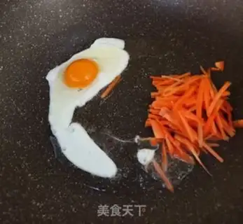 Make Spinach carrots and egg noodles step 1