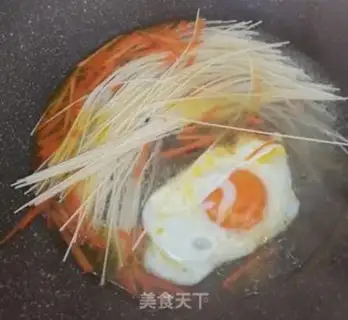 Make Spinach carrots and egg noodles step 3
