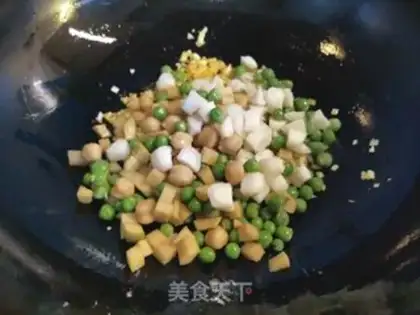 Make Pineapple rice step 3