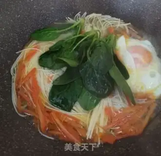 Make Spinach carrots and egg noodles step 4