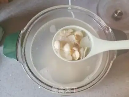 Make Lily Lotus Porridge step 1