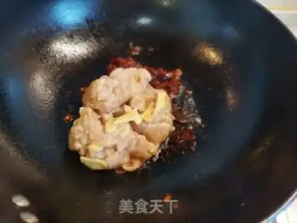 Make Pyramid veggie sauce and chicken meat step 4