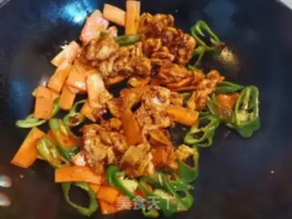 Make Pyramid veggie sauce and chicken meat step 8