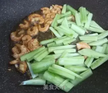 Make cucumber pickled shrimp step 3