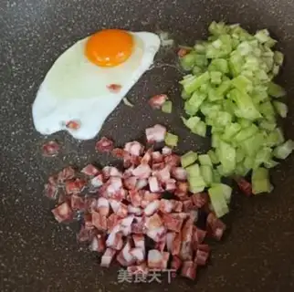 Make Cream sausage egg fried rice step 1